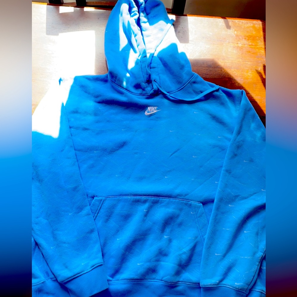 NWOT Nike mini logo hoodie